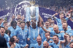 利物浦23到24赛季类似于勒沃库森的连胜方式，但玄学的尽头是崩盘